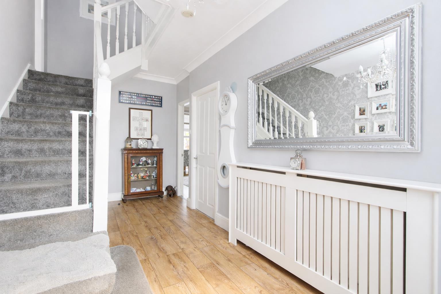 4 bed property in Godalming Avenue, Wallington